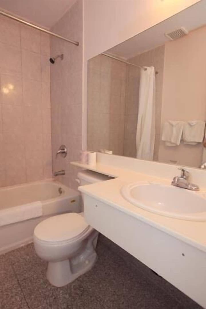 Niagara Lodge & Suites