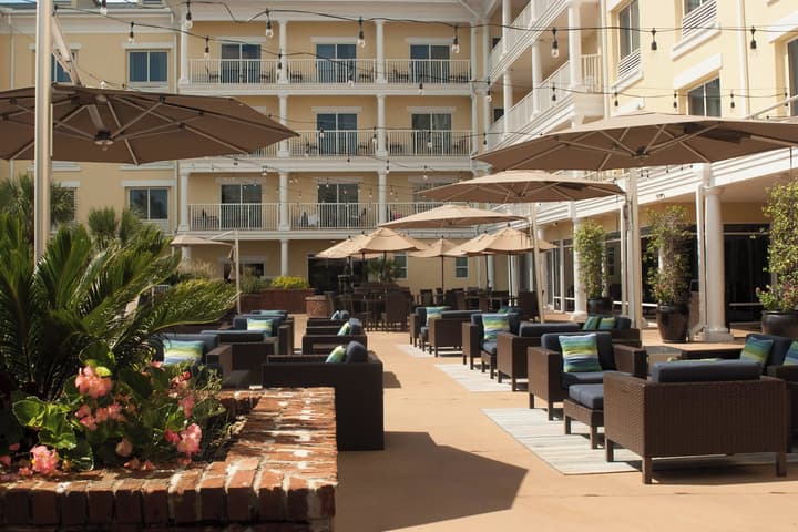 Courtyard Charleston Waterfront by Marriott