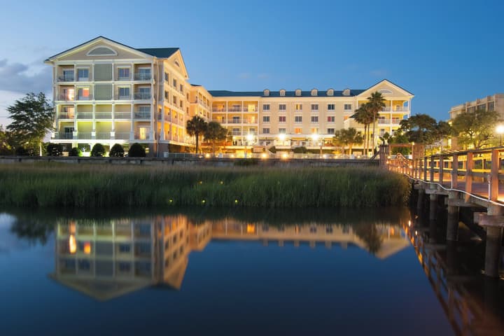 Courtyard Charleston Waterfront by Marriott