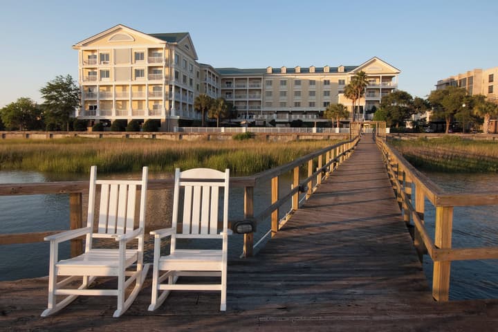 Courtyard Charleston Waterfront by Marriott