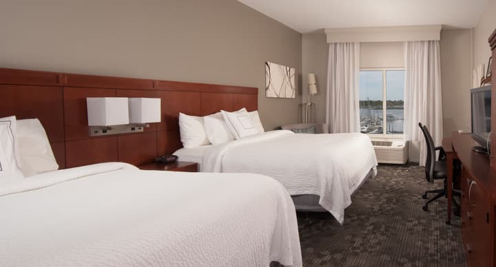 Courtyard Charleston Waterfront by Marriott