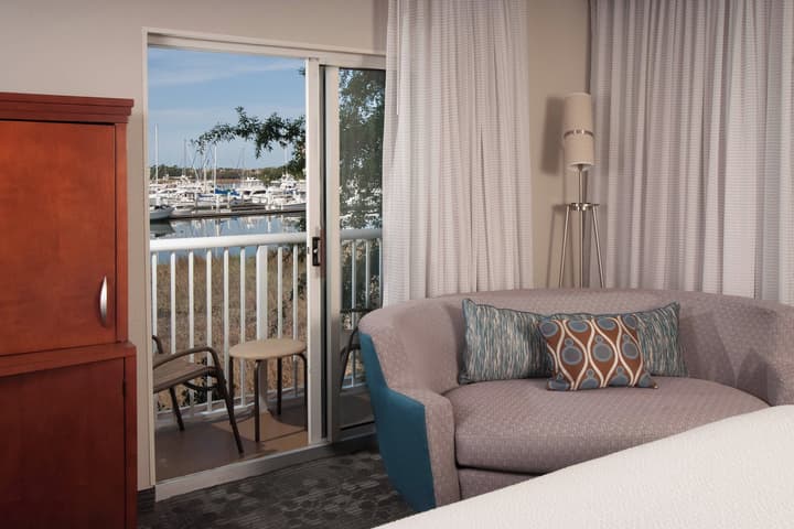 Courtyard Charleston Waterfront by Marriott