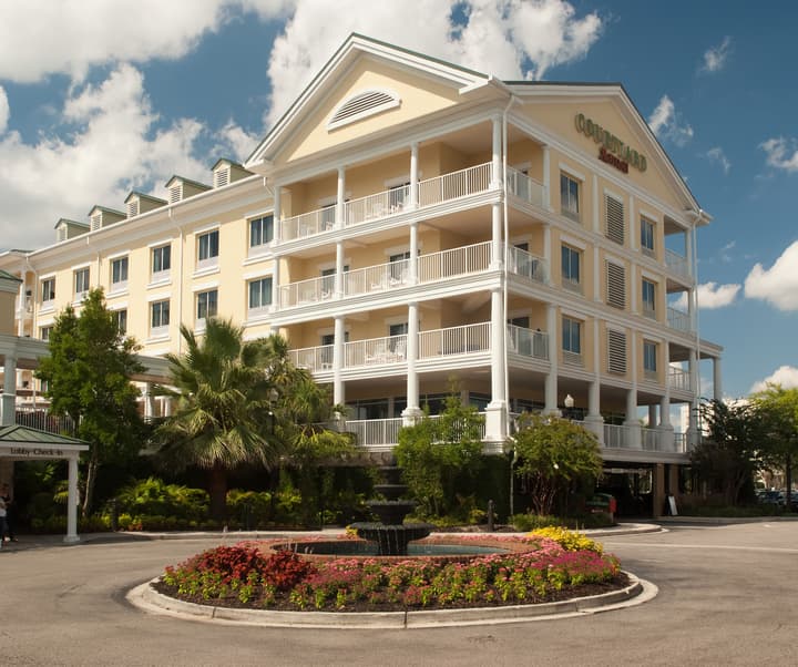 Courtyard Charleston Waterfront by Marriott
