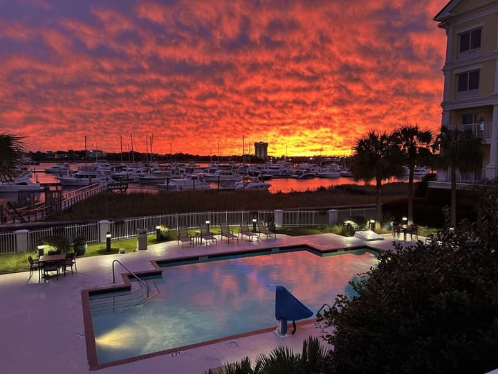 Courtyard Charleston Waterfront by Marriott