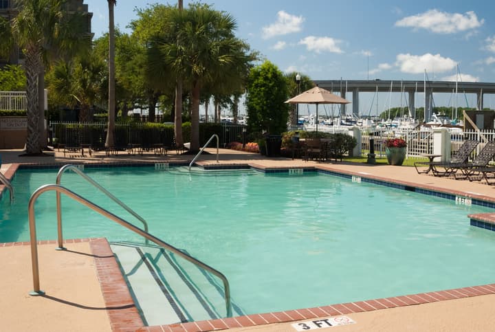 Courtyard Charleston Waterfront by Marriott