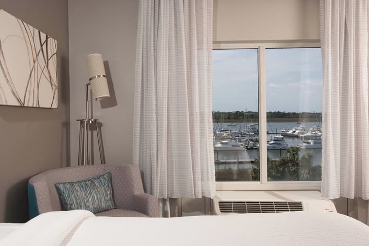 Courtyard Charleston Waterfront by Marriott