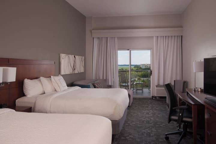 Courtyard Charleston Waterfront by Marriott
