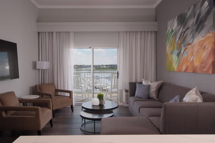 Courtyard Charleston Waterfront by Marriott