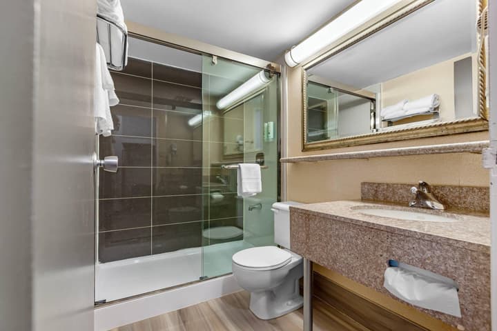 Quality Inn & Suites - Toronto West