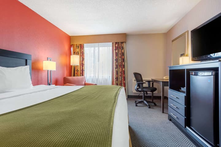 Quality Inn & Suites - Toronto West