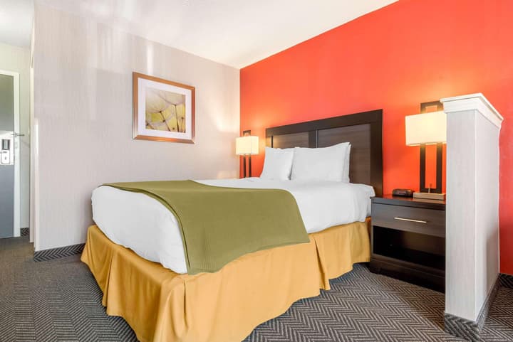 Quality Inn & Suites - Toronto West