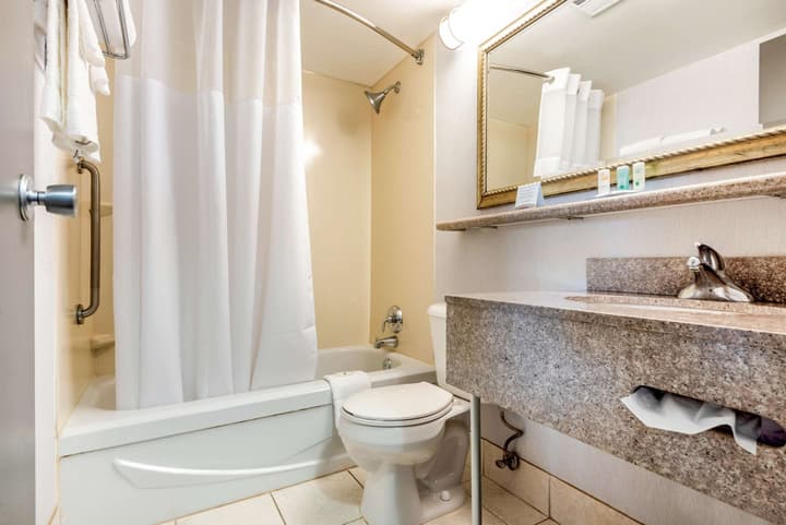 Quality Inn & Suites - Toronto West