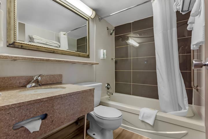 Quality Inn & Suites - Toronto West