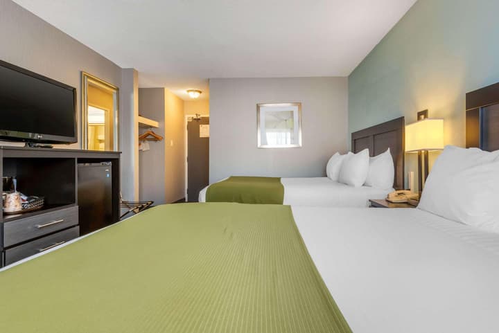 Quality Inn & Suites - Toronto West