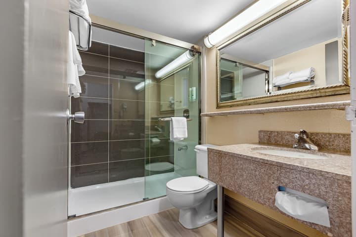 Quality Inn & Suites - Toronto West