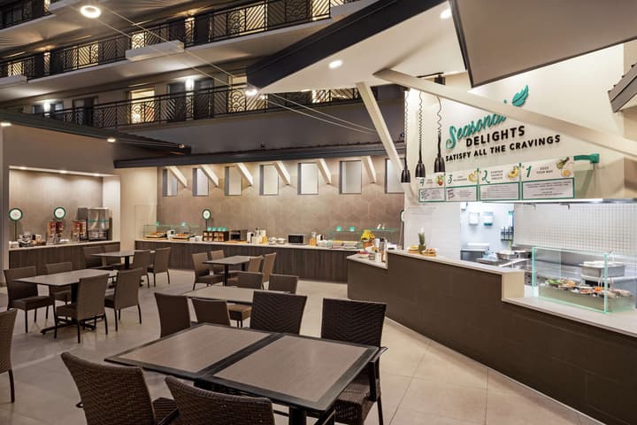 Embassy Suites by Hilton Miami International Airport