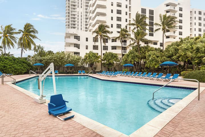 Holiday Inn Miami Beach - Oceanfront by IHG