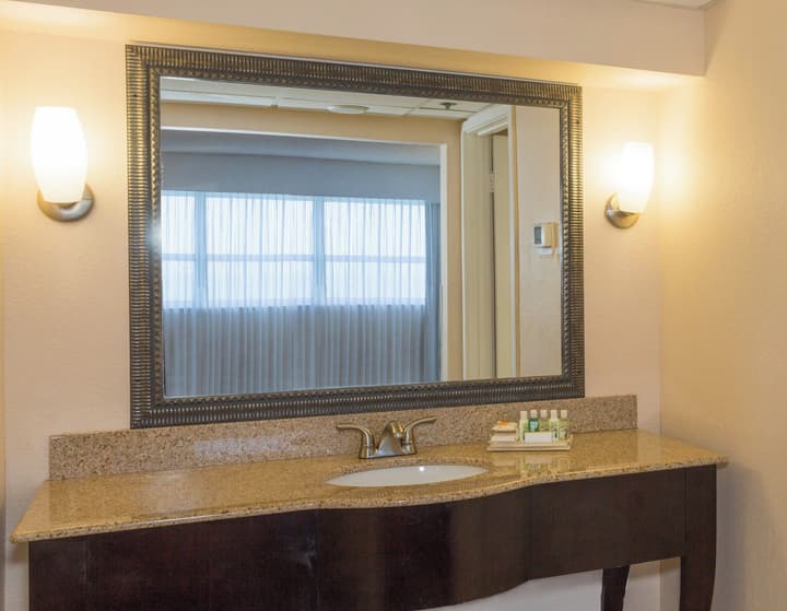 Holiday Inn Miami Beach - Oceanfront by IHG