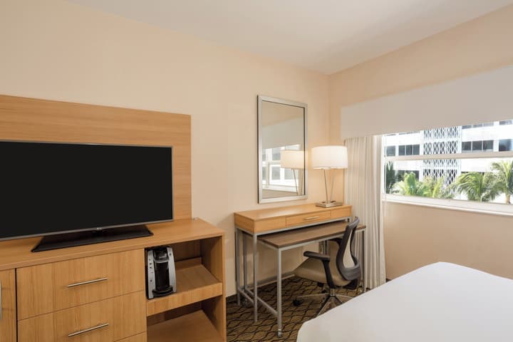 Holiday Inn Miami Beach - Oceanfront by IHG