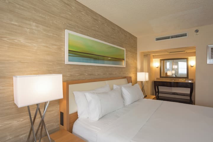 Holiday Inn Miami Beach - Oceanfront by IHG