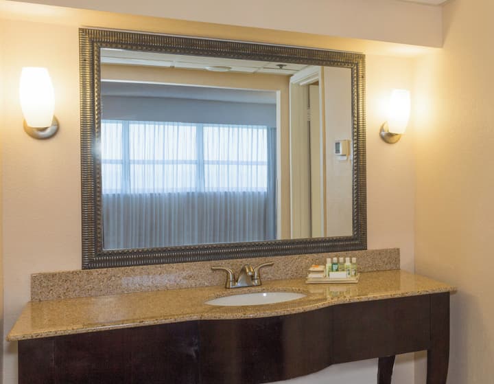 Holiday Inn Miami Beach - Oceanfront by IHG