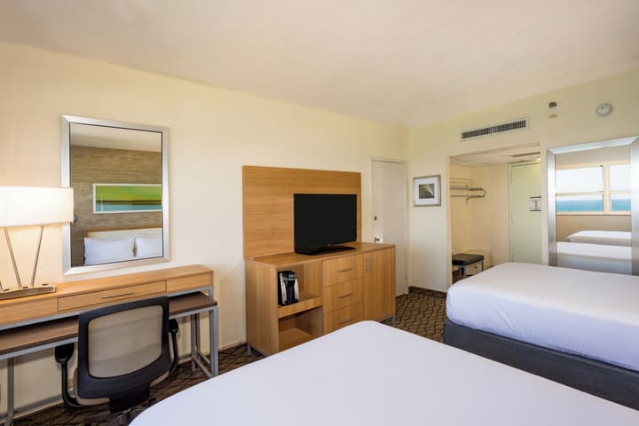 Holiday Inn Miami Beach - Oceanfront by IHG