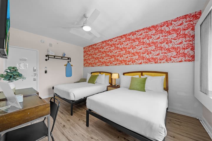 Greenview Hotel by Lowkl