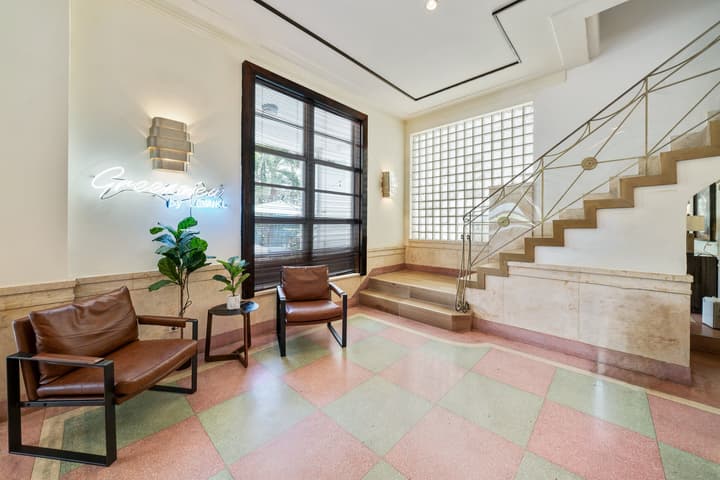 Greenview Hotel by Lowkl