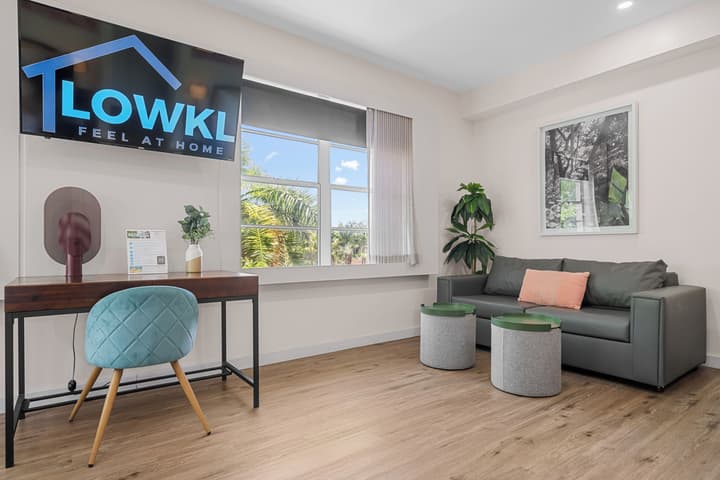 Greenview Hotel by Lowkl