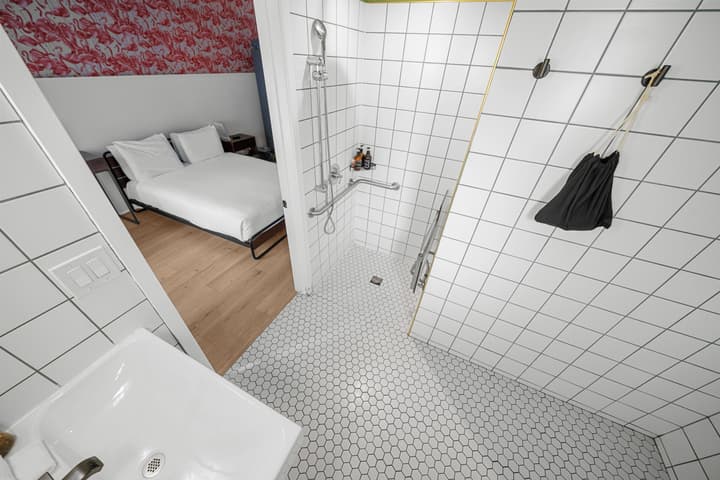 Greenview Hotel by Lowkl