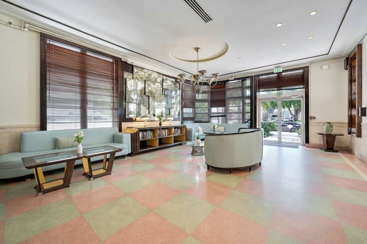 Greenview Hotel by Lowkl