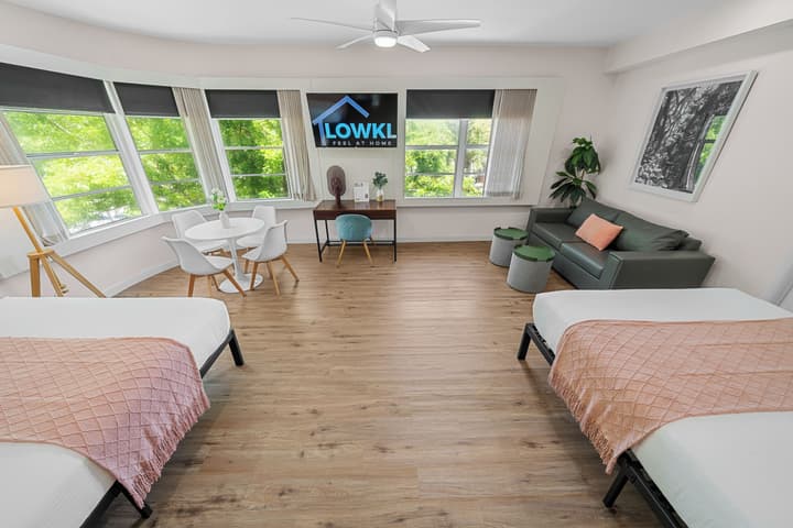 Greenview Hotel by Lowkl