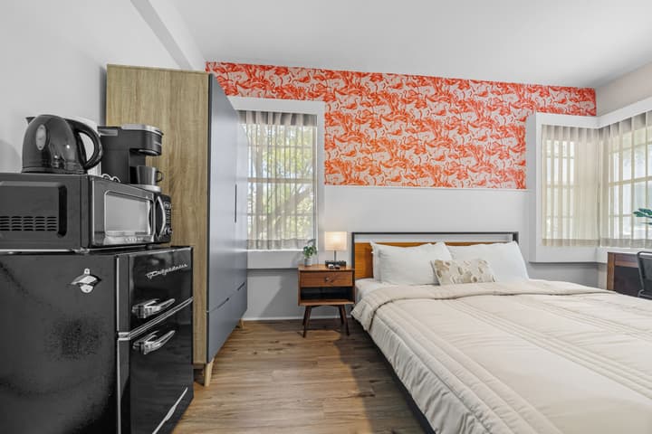 Greenview Hotel by Lowkl