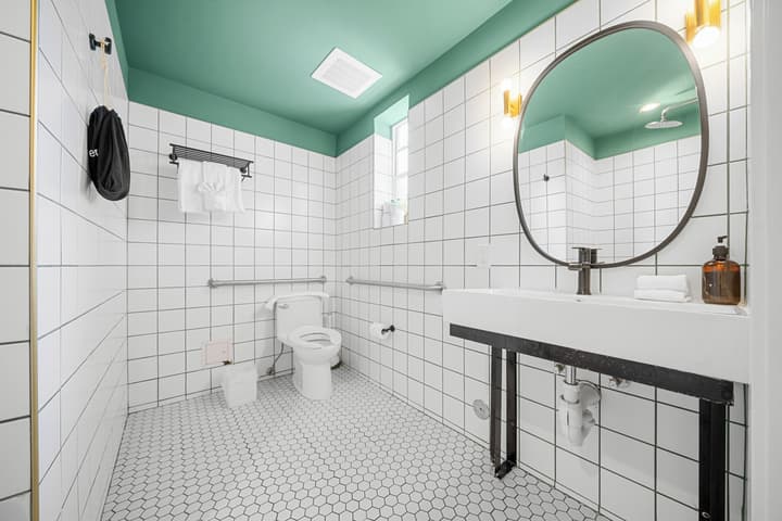 Greenview Hotel by Lowkl
