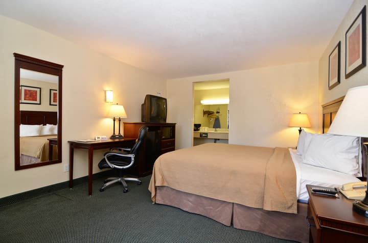 Quality Inn San Diego I-5 Naval Base