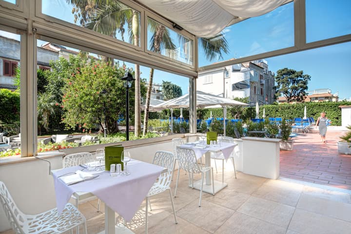 Hotel Caravel