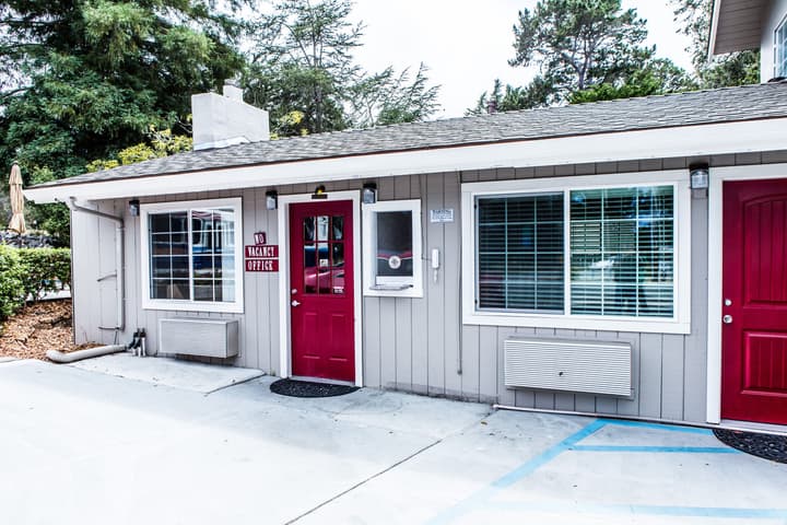 Pelican Inn Monterey