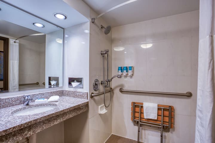 Drury Inn & Suites St. Louis Fairview Heights