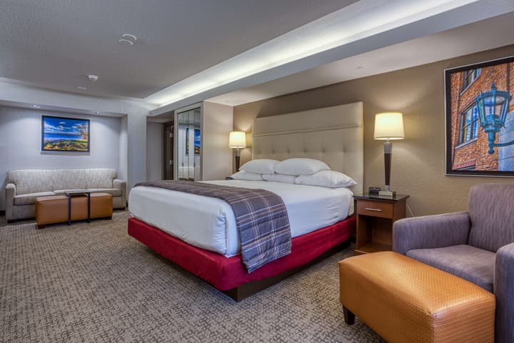 Drury Inn & Suites St. Louis Fairview Heights