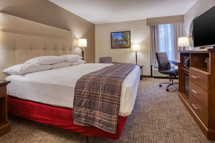 Drury Inn & Suites St. Louis Fairview Heights