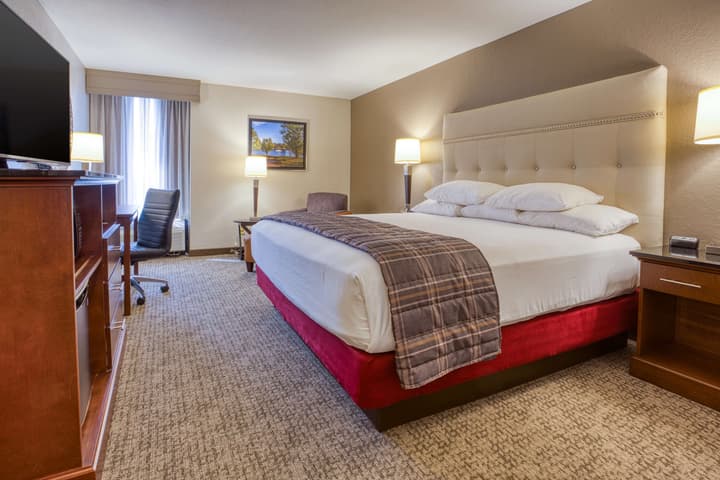 Drury Inn & Suites St. Louis Fairview Heights