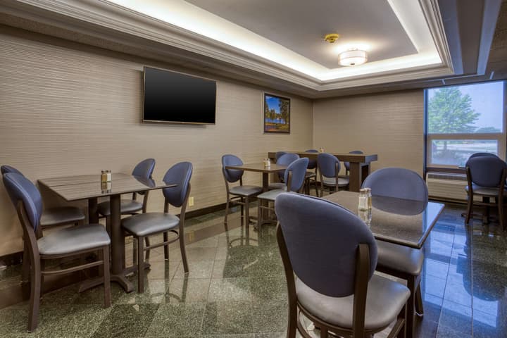 Drury Inn & Suites St. Louis Fairview Heights