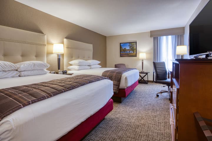 Drury Inn & Suites St. Louis Fairview Heights