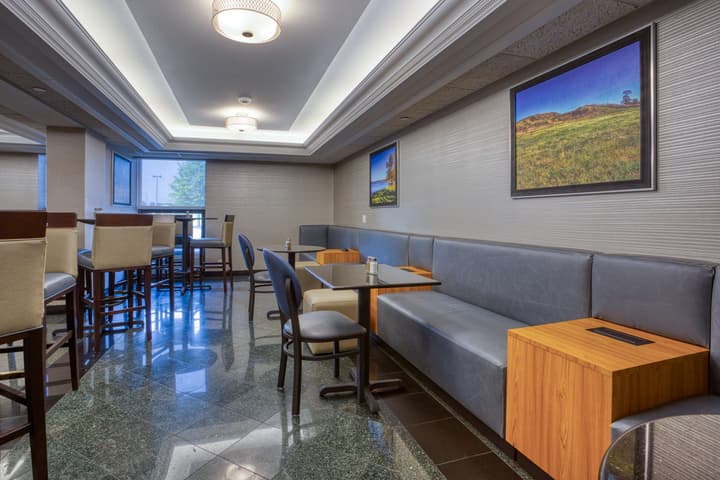 Drury Inn & Suites St. Louis Fairview Heights