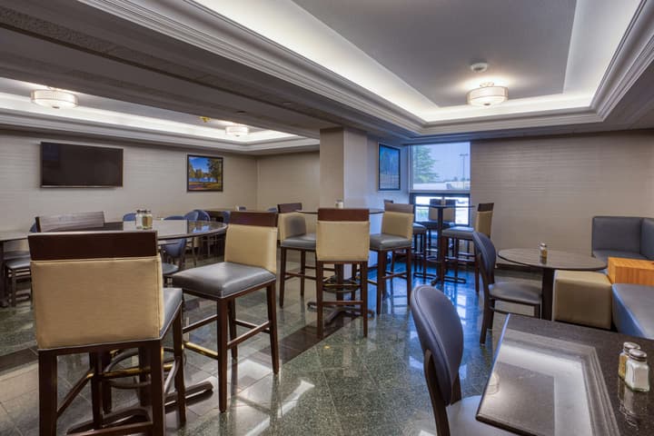 Drury Inn & Suites St. Louis Fairview Heights
