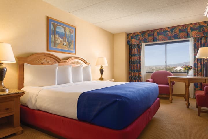 Harrah’s Laughlin Beach Resort & Casino - A Caesars Rewards Destination