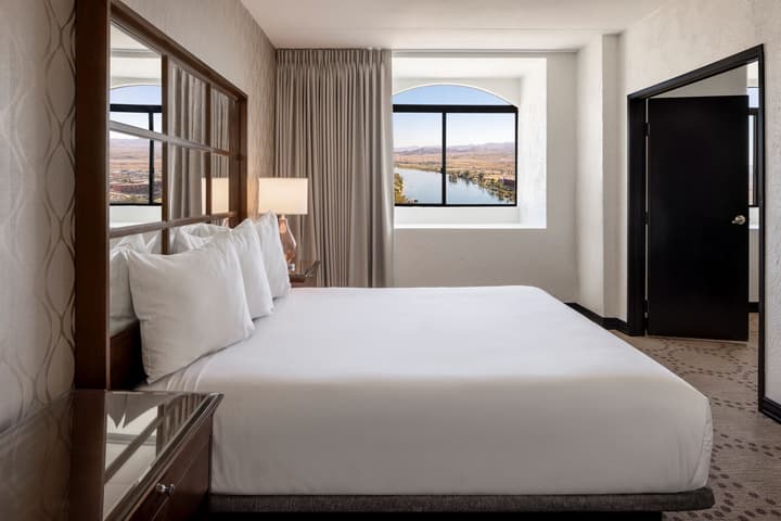 Harrah’s Laughlin Beach Resort & Casino - A Caesars Rewards Destination
