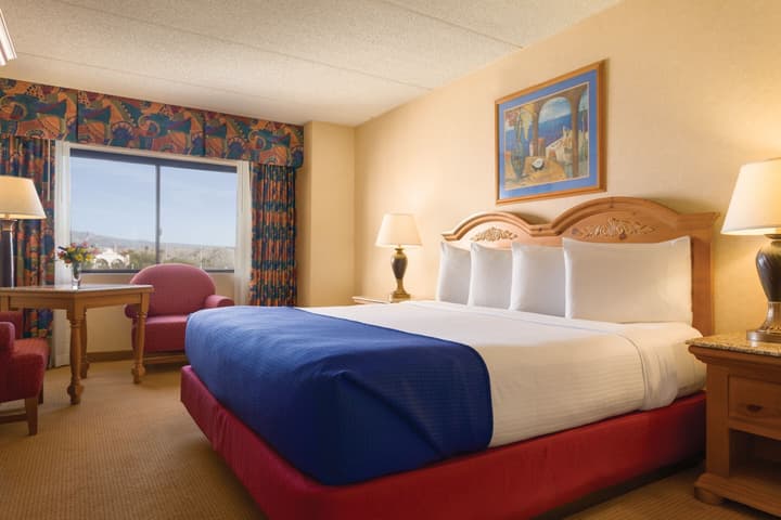 Harrah’s Laughlin Beach Resort & Casino - A Caesars Rewards Destination