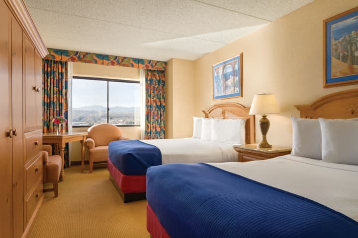 Harrah’s Laughlin Beach Resort & Casino - A Caesars Rewards Destination