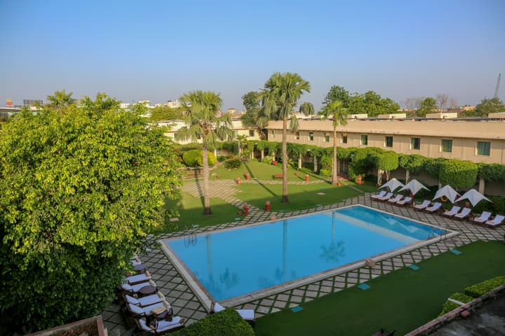 Trident, Agra